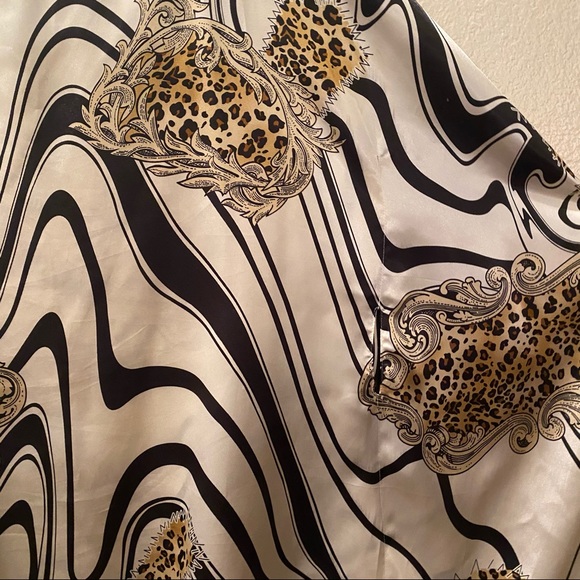 Kaelyn-Max Pattern Print Shawl Top - Picture 6 of 7